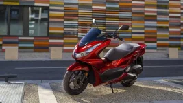honda-pcx-2.webp